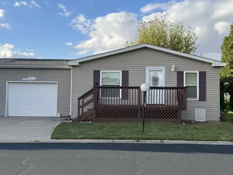 756 Mallard Cir # B, Sandwich, IL 60548