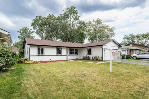 72 Braemar Dr, Elk Grove Village, IL 60007