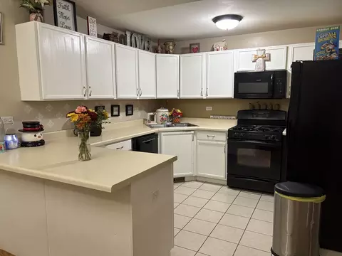561 Sandy Ct, Harvard, IL 60033 photo 5