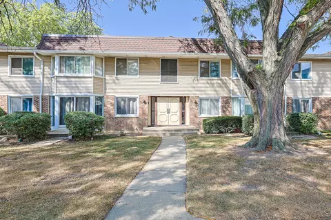 3008 Roberts Dr #5, Woodridge, IL 60517