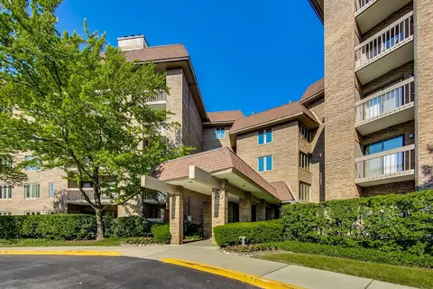 1220 Rudolph Rd #3A, Northbrook, IL 60062