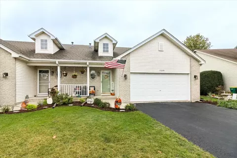 1204 Glen Mor Dr #B, Shorewood, IL 60404
