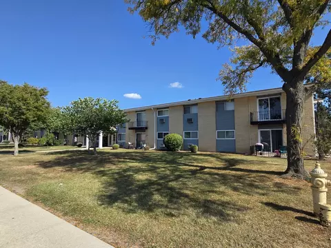 9561 Dee Rd #2D, Des Plaines, IL 60016