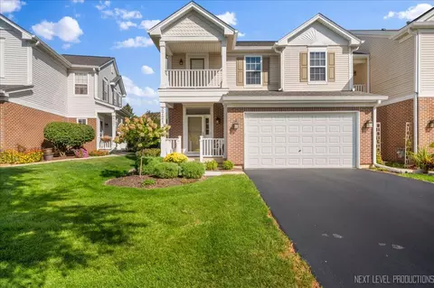 2721 Lorraine Cir, Geneva, IL 60134