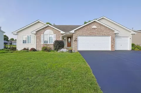 293 Oak St, Poplar Grove, IL 61065