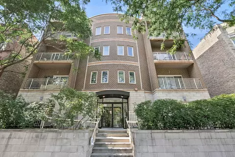 1928 N Kedzie Ave #403, Chicago, IL 60647