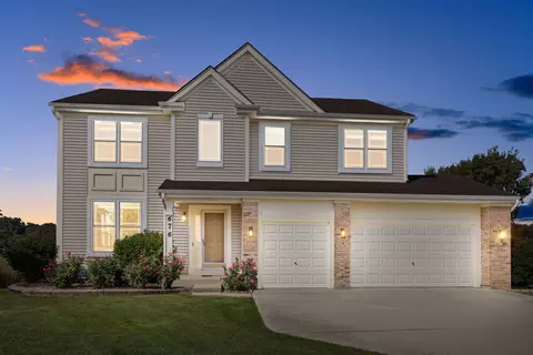 676 Quincy Ct, Carol Stream, IL 60188
