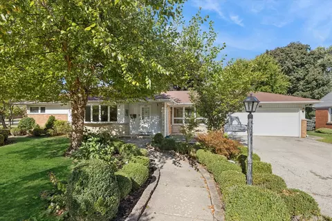 522 W Council Trl, Mount Prospect, IL 60056
