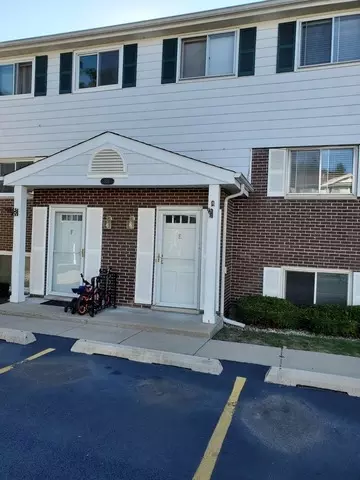 551 W Park Ave #E, Libertyville, IL 60048