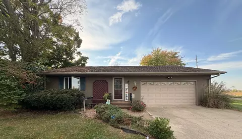 102 Maple St, Cedar Point, IL 61316