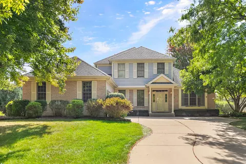 1010 Forest Trl, Sugar Grove, IL 60554
