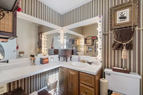 Bath - 700 N 8th Ave, Kankakee, IL 60901 photo 1 of 2