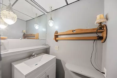 Bath - 700 N 8th Ave, Kankakee, IL 60901 photo 2 of 2