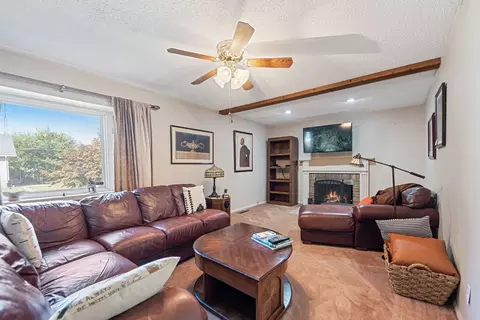 Living - 700 N 8th Ave, Kankakee, IL 60901 photo 1 of 1