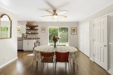 Dining - 905 Wilshire Dr, Wheeling, IL 60090 photo 2 of 2