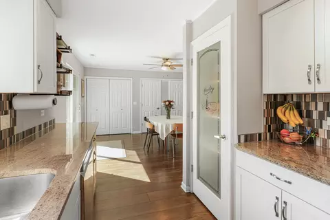 Kitchen - 905 Wilshire Dr, Wheeling, IL 60090 photo 3 of 4