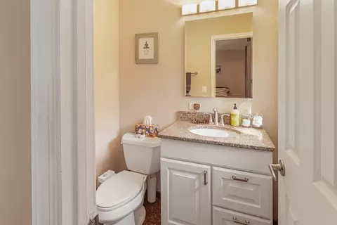 Bath - 905 Wilshire Dr, Wheeling, IL 60090 photo 1 of 3