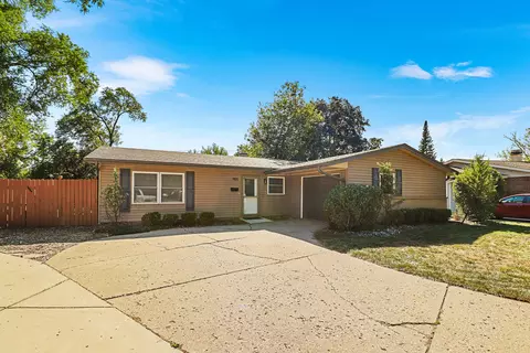 905 Wilshire Dr, Wheeling, IL 60090