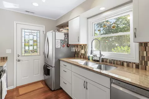 Kitchen - 905 Wilshire Dr, Wheeling, IL 60090 photo 4 of 4