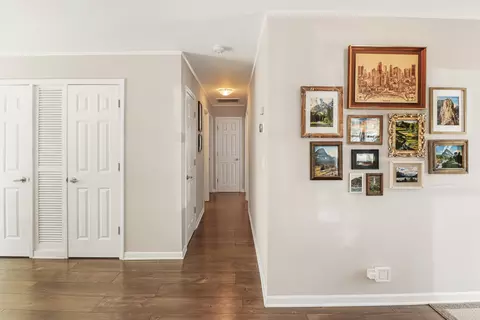 Entry Way - 905 Wilshire Dr, Wheeling, IL 60090 photo 2 of 2