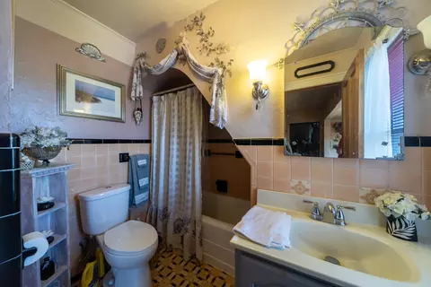 Bath - 3600 Mccormick Ave, Brookfield, IL 60513 photo 1 of 1