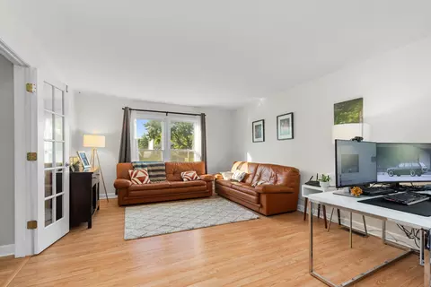 Living - 1088 Captains Ln, Wheeling, IL 60090 photo 1 of 3