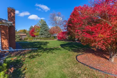 2103 Hedgewood Dr, Bloomington, IL 61704 photo 6