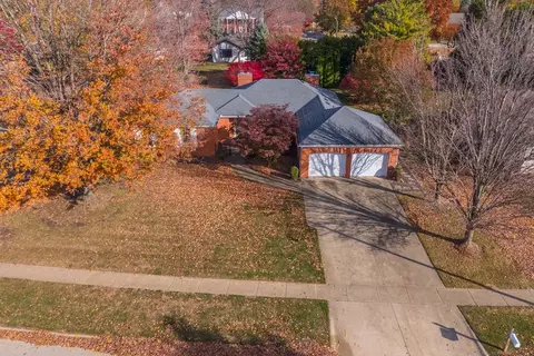 2103 Hedgewood Dr, Bloomington, IL 61704 photo 3
