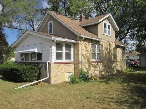 2834 Hanson St, Rockford, IL 61109