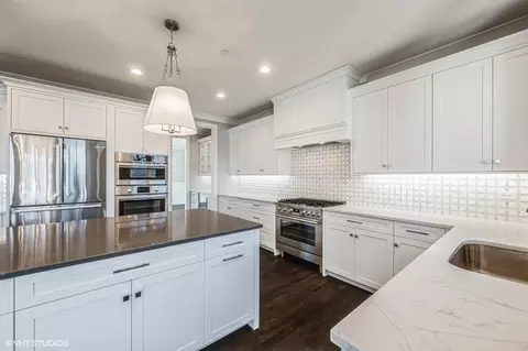 352 61st Street Rd, Willowbrook, IL 60527 photo 8