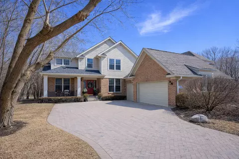 1301 Wendy Dr, Northbrook, IL 60062