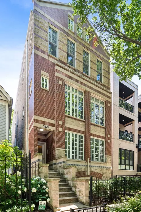 3223 N Seminary Ave #3, Chicago, IL 60657