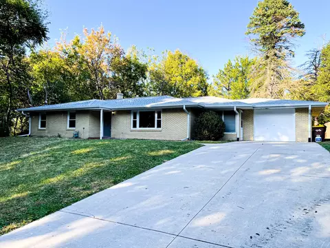 2728 Edgewood Dr, Rockford, IL 61114