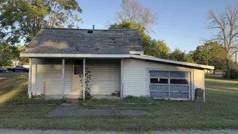 320 S Main St, Atwood, IL 61913