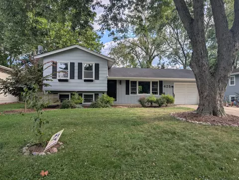 22 W425 Arbor Ln, Glen Ellyn, IL 60137