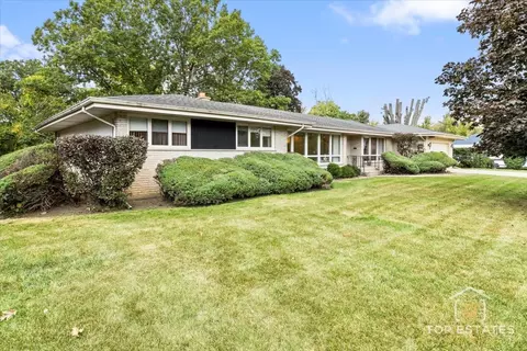 980 Apple Creek Ln, Des Plaines, IL 60016