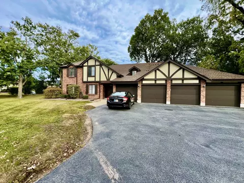 8246 Holly Ct #D, Palos Hills, IL 60465