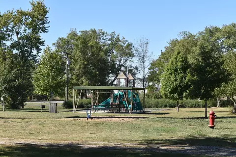 Exterior - 112 W 3rd St, Gridley, IL 61744 photo 6 of 7