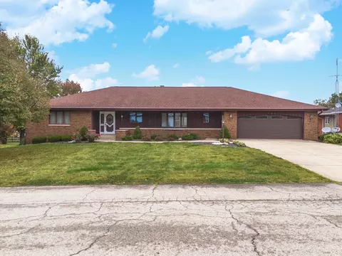 104 Boulder Dr, Gridley, IL 61744