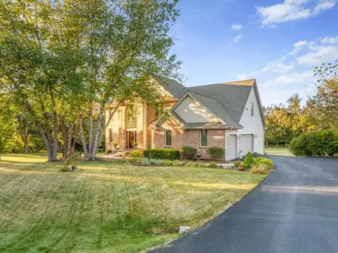 12486 Whispering Winds Dr, Roscoe, IL 61073