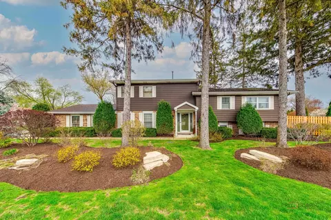 1137 Pine Tree Ln, Libertyville, IL 60048