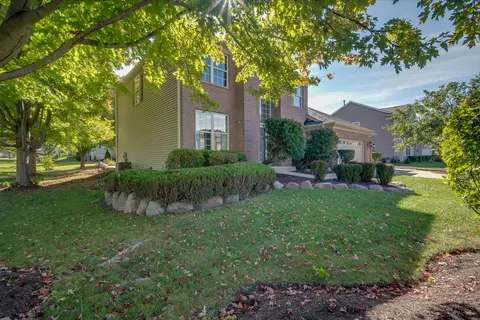 1271 Mcdole Dr, Sugar Grove, IL 60554