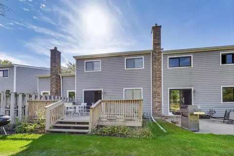 Exterior - 452 Hickory Dr, Wheeling, IL 60090 photo 2 of 2