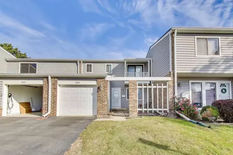 452 Hickory Dr, Wheeling, IL 60090