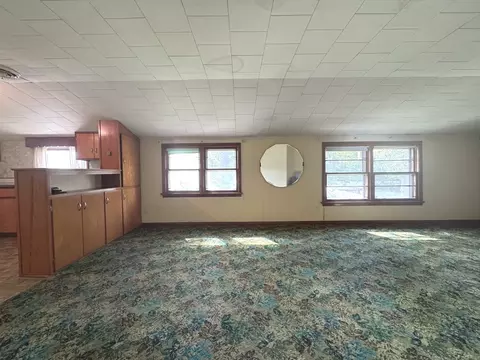 Living - 1686 E Bourbonnais St, Kankakee, IL 60901 photo 4 of 5