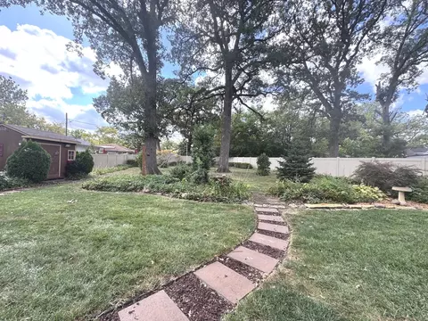 Exterior - 1686 E Bourbonnais St, Kankakee, IL 60901 photo 6 of 11
