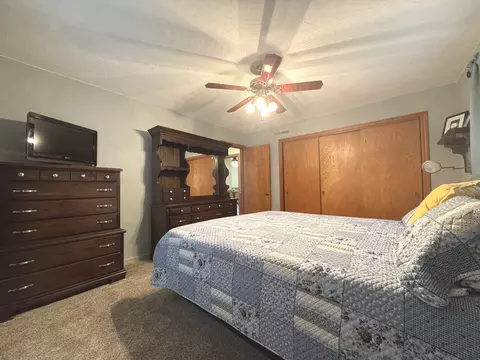 Bedroom - 1686 E Bourbonnais St, Kankakee, IL 60901 photo 2 of 6