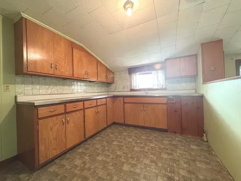 Kitchen - 1686 E Bourbonnais St, Kankakee, IL 60901 photo 4 of 4