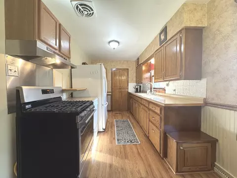 Kitchen - 1686 E Bourbonnais St, Kankakee, IL 60901 photo 2 of 4