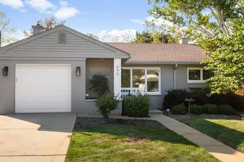 640 S Grove Ave, Barrington, IL 60010